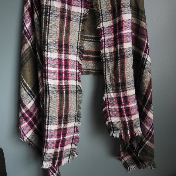 Large 100% Acrylic Plaid Pink & Green Scarf - Picture 3 of 12